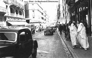 Oran - Boulevard Clemenceau - Chaussures Andre a gauche